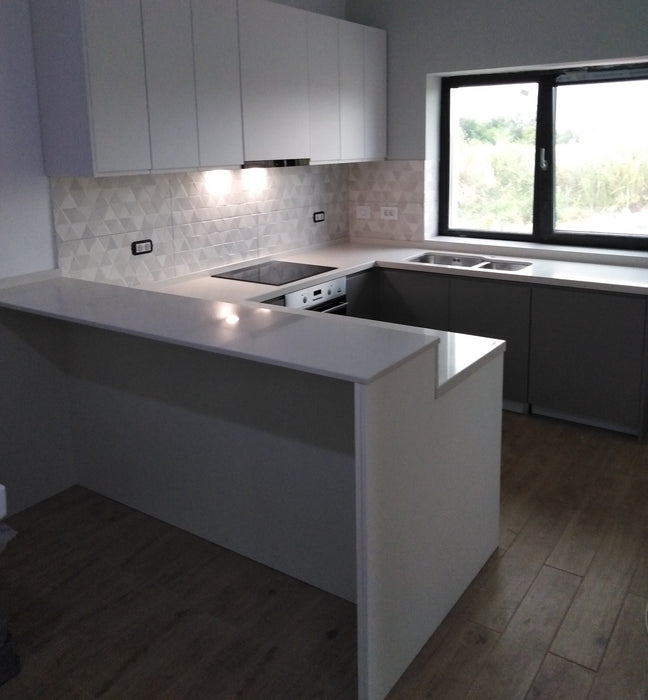 Mobilier bucatarie modern MDF nuante gri + alb mat