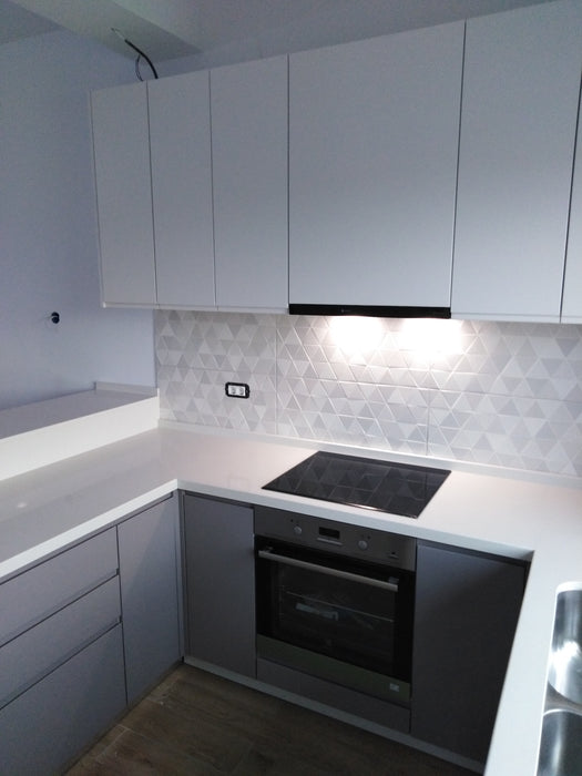 Mobilier bucatarie modern MDF nuante gri + alb mat