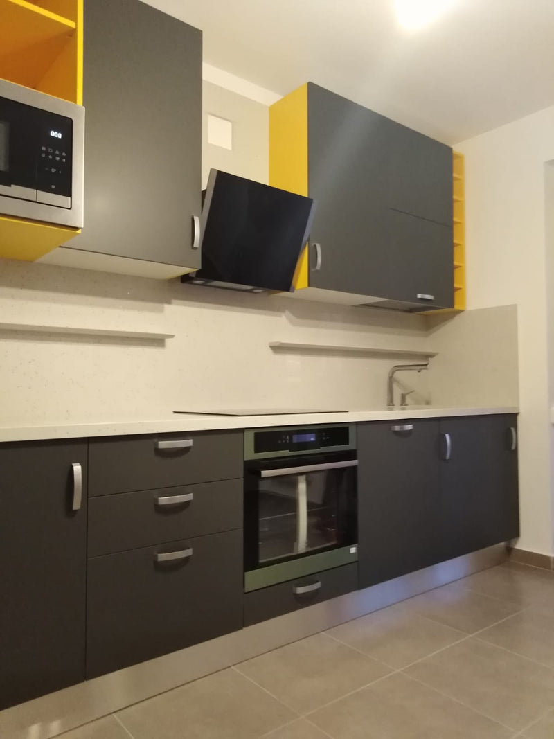 Mobilier bucatarie modern MDF nuanta antracit si galben